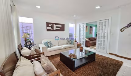 Linda Casa térrea, com piscina na melhor localização do Planalto Paulista