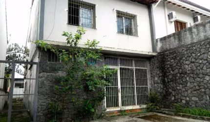 Sobrado com 03 dormitórios na região do Campo Belo