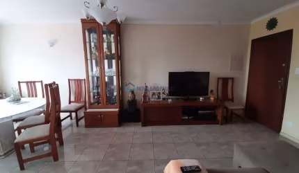 Apartamento metrô Alto Ipiranga, amplo, reformado, próximo à escolas, bancos e comércio local..