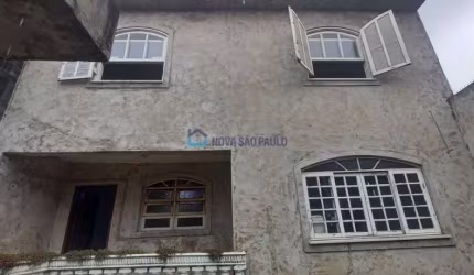 Vendo 4 propriedades no mesmo terreno sendo 2 apartamentos e 2 casa