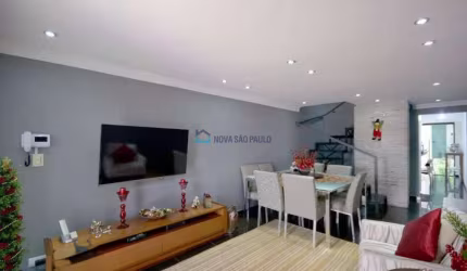 Sobrado à venda, 110m² com 2 quartos, Bosque da Saúde