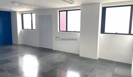 Sala Comercial a venda ao lado da Estação São Judas