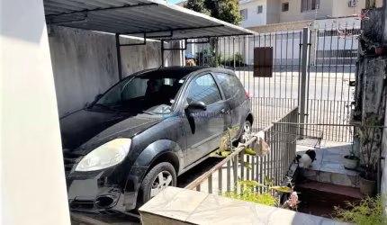 Casa com 3 dormitório 01 vaga na Saúde