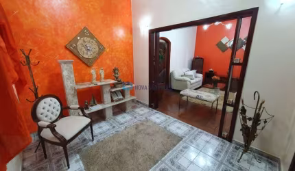 Sobrado com 04 dormitórios na região da Vila Império