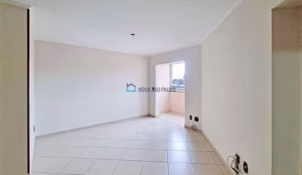 Apartamento à venda, com 70 m², 3 dormitórios, 1 suíte, 2 vagas, próximo ao metrô Conceição