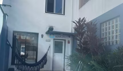 Casa com piscina à venda na Vila Clementino com 3 quartos e 2 vagas de garagem