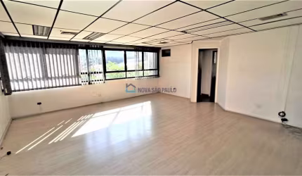 Sala Comercial, ao lado do metrô Conceição.