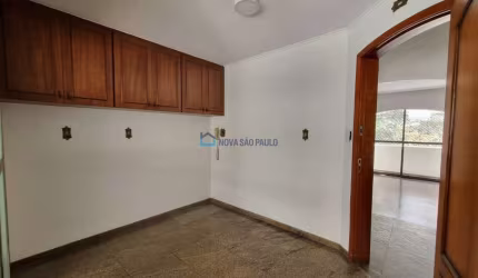 Moema, apartamento próximo de metrô!