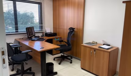 Sala Comercial na Saúde com 01 Vaga !