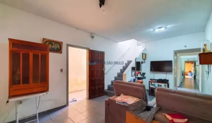 Casa à venda,160 m2,  3 quartos sendo 1 suíte, 2 vagas no Ipiranga