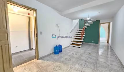 Casa à venda no Jabaquara,  2 dormitórios, 2 vagas cobertas