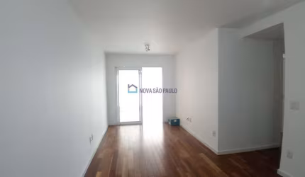 Apartamento bairro saude  ,planejado, varanda Envidraçada! 4 min (300m) a pé ao Metrô Saúde