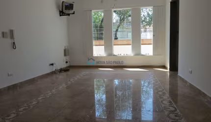 Casa à venda no Planalto Paulista com 4 quartos e 4 vagas de garagem.
