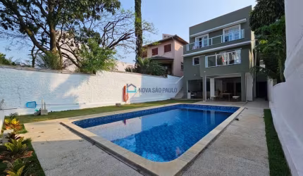 Casa com piscina à venda no Planalto Paulista pronta para morar.