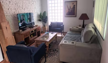 Sobrado - 2 Suítes, 2 vagas - 145m² - Chácara Sto Antônio