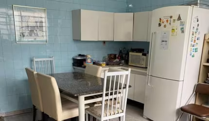 Sobrado a venda de 3 dormitórios com uma edícula nos fundos