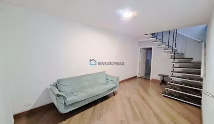 Casa à Venda com 2 quartos e 2 vagas - próximo do Metrô