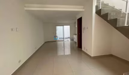 Sobrado com 02 dormitórios na região da Saúde.