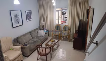 Sobrado com 100 metros de área útil, 3 dormitórios, sendo 1 suite + 2 banheiros, 2 vagas de garagem
