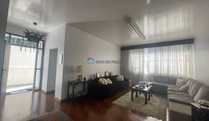 Sobrado à venda no Planalto Paulista, 720m², 3 quartos (suítes)