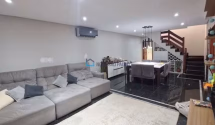 Sobrado com espaço gourmet| 4 vagas| Bairro Campo Grande