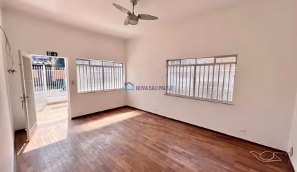 Casa Térrea à venda em Mirandópolis com 3 quartos e 3 vagas de garagem.