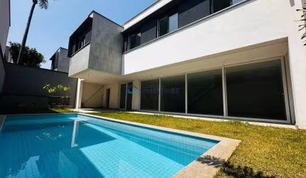 Casa de Condomínio com 4 Quartos, suítes  e 6 banheiros à Venda, 450 m²
