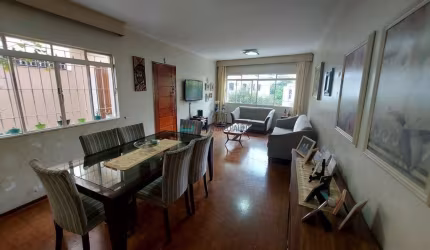 Casa à venda na Vila Mariana com 2 quartos e 2 vagas de garagem.