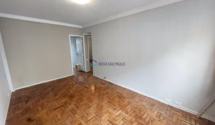 Apartamento à venda na Saúde com 2 quartos e 1 vaga de garagem.