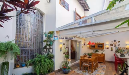 Casa à venda  no Jardim da Saúde com 4 quartos e 4 Vagas de Garagem !