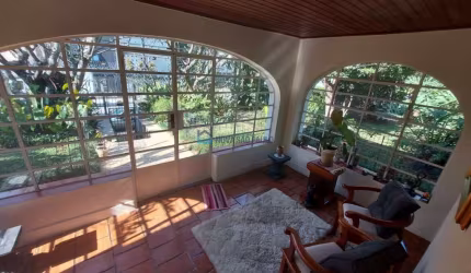 Casa térrea  à venda no Campo Belo com 750m² de terreno.