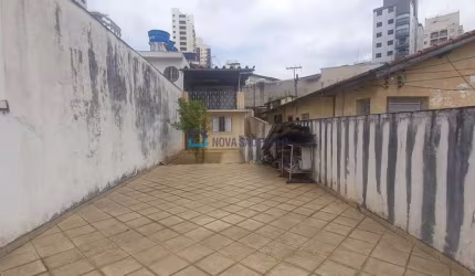 Casa com quintal gigante no bairro do Bosque da Saude