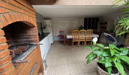 Casa Grande à venda no Ipiranga - 200m2, 5 vagas, 3 Dormitórios
