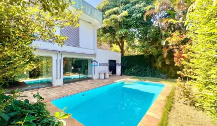 Casa na Avenida Ibirapuera 03 Suítes, 04 vagas, a venda!