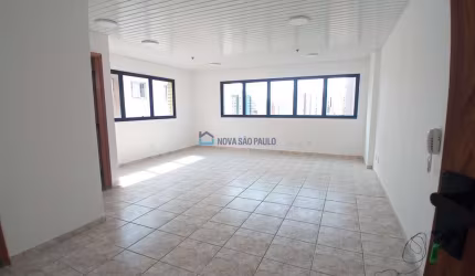 Sala comercial para venda ! A 300 metros do metrô Praça da Árvore!