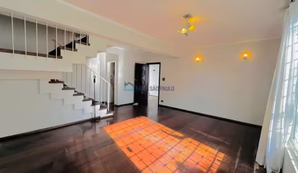 Casa do de 140m², com quintal de 160m², rua plana com segurança.