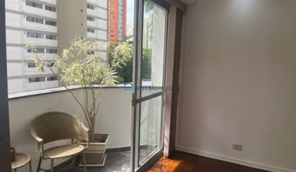Apartamento com 3 dormitórios em Moema Pássaros