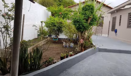 Casa a venda com 158 m² , 4 vagas, 3 dormitórios, quintal.