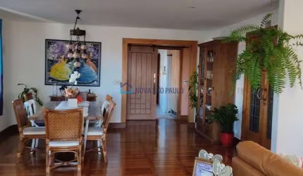 Apartamento no Ipiranga, um por andar