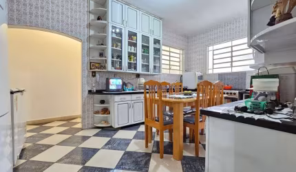 Casa grande disponível para venda no Jabaquara - 4 dormitórios, 1 suíte e 2 vagas