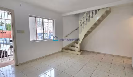 Sobrado próximo ao metrô Praça da Árvore