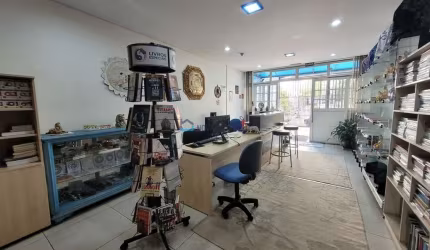 Prédio comercial - 700 m ( 10 min)  metrô São Judas.