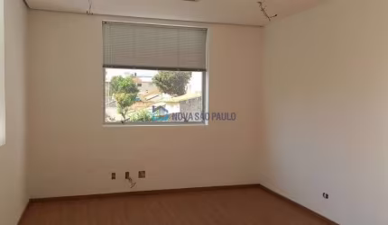Conjunto comercial 32m2, 1 vaga., estacionamento para clientes Próximo ao parque da aclimação.
