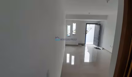 Sobrado novo com 124 metros de área construída, 2 suítes, 1 lavabo, sacada , 3 vagas, churrasqueira,