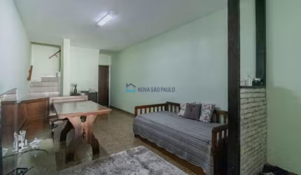 Sobrado à venda em Americanópolis, com 3 dormitórios.