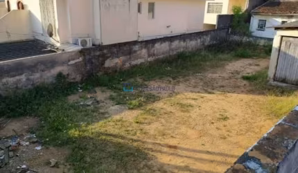 Terreno amplo à venda na Vila Inglesa de 330 m²