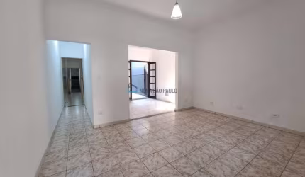 Casa térrea à venda no Bosque da Saúde, com 2 dormitórios.