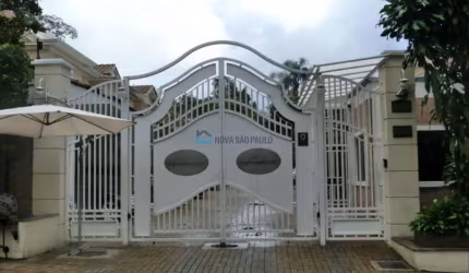Casa de Condomínio - Chácara Monte Alegre com 338m²
