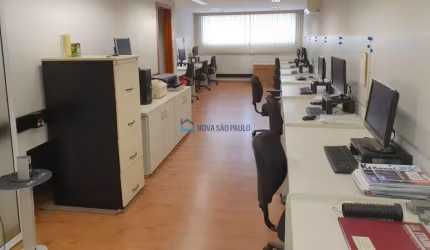 Sobrado Comercial 200m², 5 salas, 2 vagas - Jabaquara