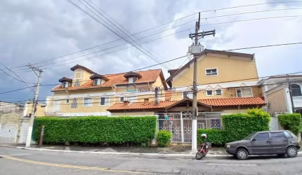 Sobrado Triplex em condomínio, 3 dormitórios com Suíte, 3 vagas próximo ao Metrô Saúde